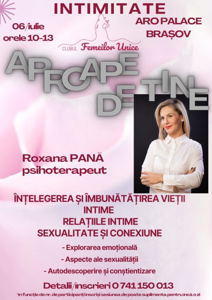 Masă rotundă cu scaune, pregătită pentru o întâlnire, într-o încăpere luminoasă cu un tablou pe perete